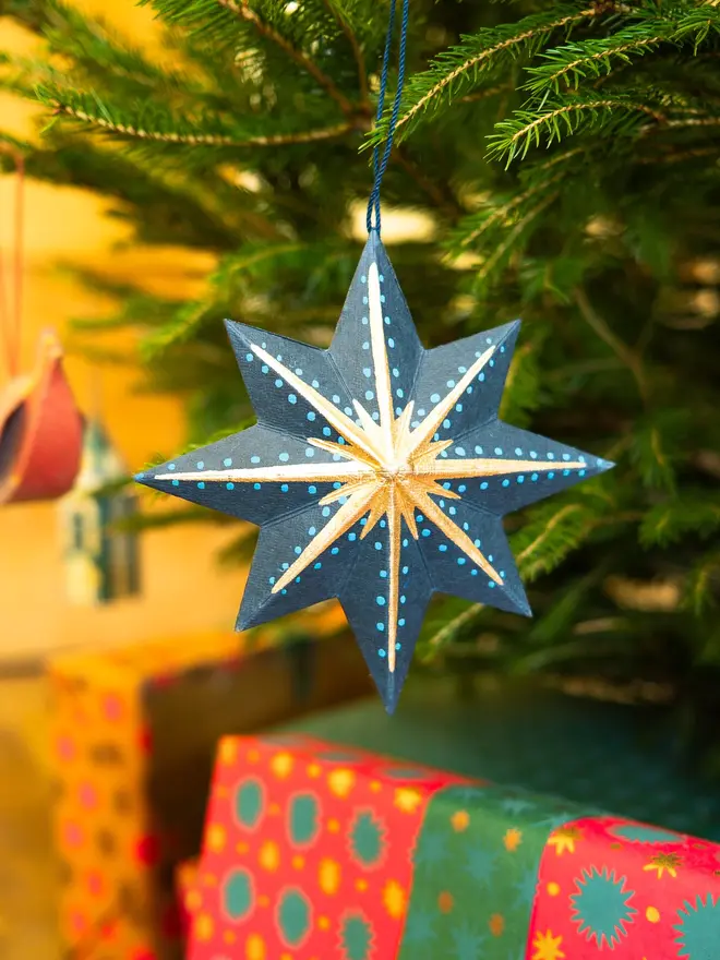 Twinkling Star Screen-Printed Board Decoration (Set Of 6)