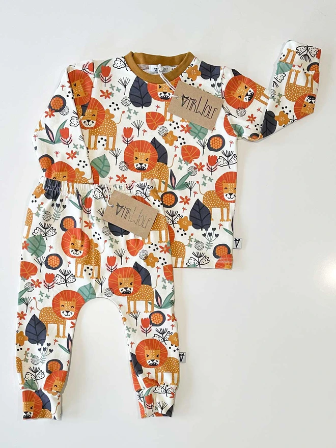 baby leggings, lion print, mustard lions, baby leggings, toddler leggings, fun kids leggings
