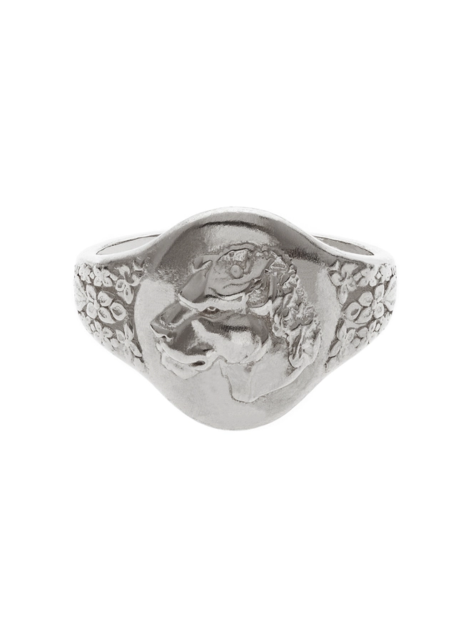 Lioness Signet Ring Silver