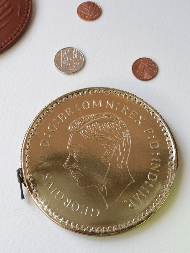 gold leather farthing coin purse with king George VI from 1945