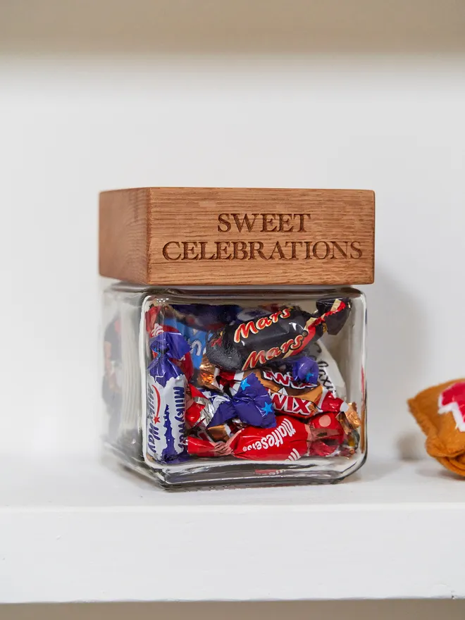 Sweet celebrations oak jar