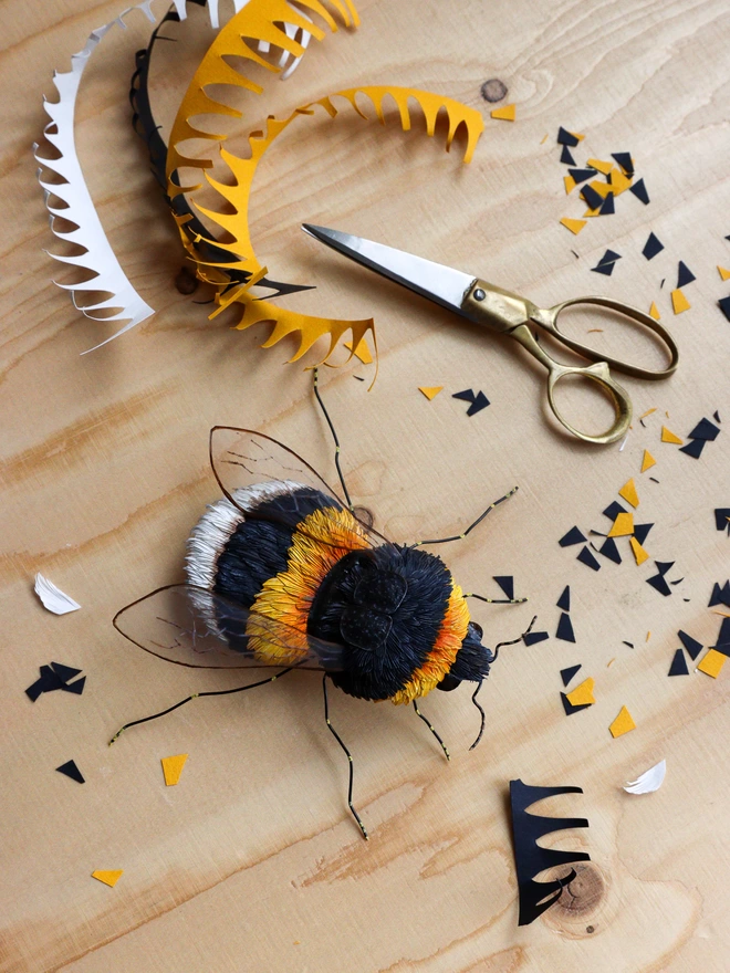 Décopatch Paper Mache Bee Mini Kit - Craft & Hobbies from Crafty Arts UK