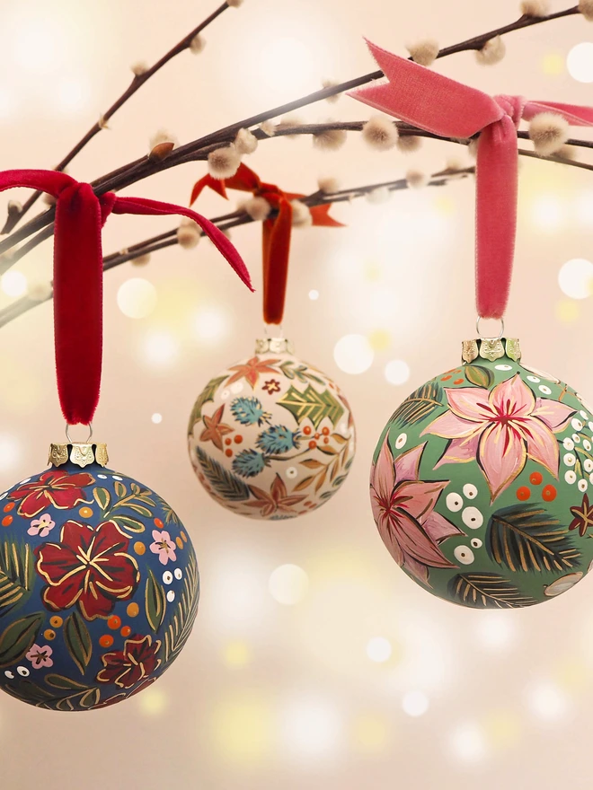 Floral details handpainted on ceramic baubles