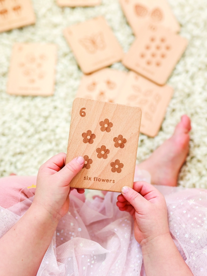 Wooden Nature Flashcards with Six Flowers