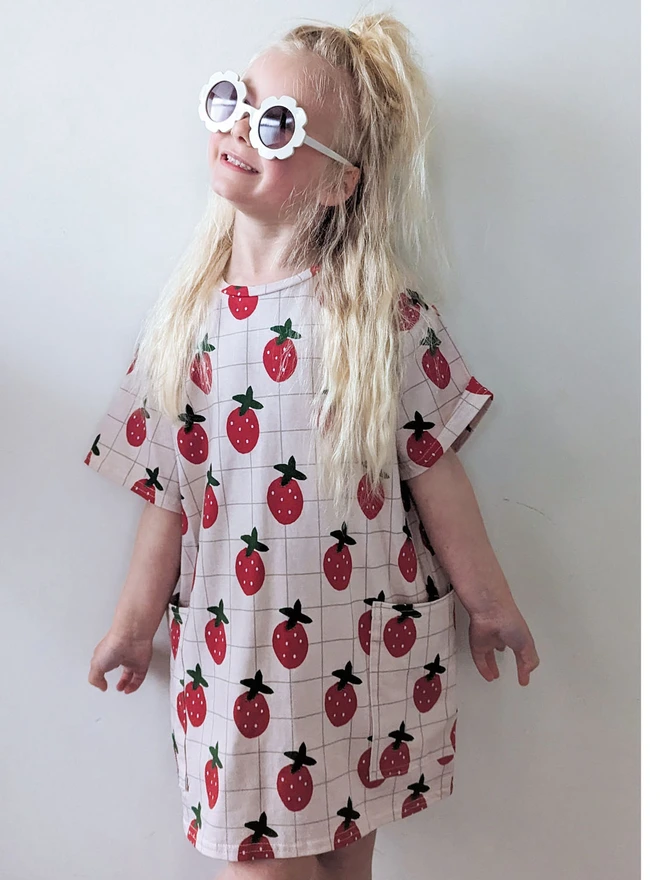 Strawberries pocket dress