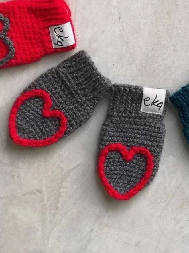 EKA Baby Heart Tipped MIttens Grey with Red