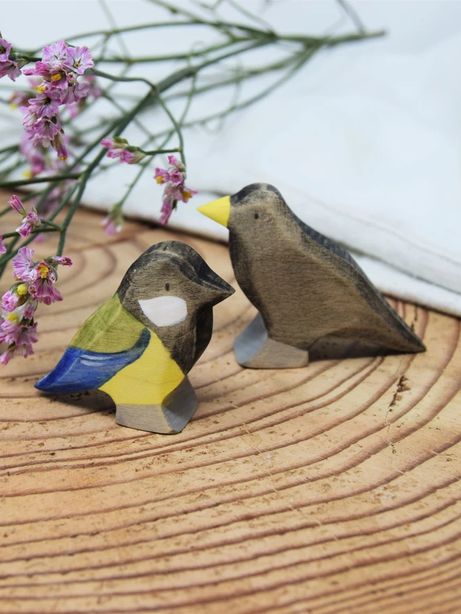 Handmade ecofriendly wooden toy bird figurines. Blackbird and great tit wooden figure. Made by hand by Eric and Albert in Wales, UK