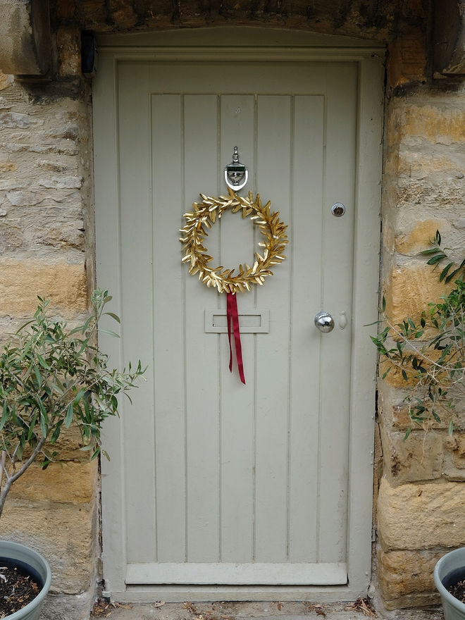 Brass Mistletoe Wreath