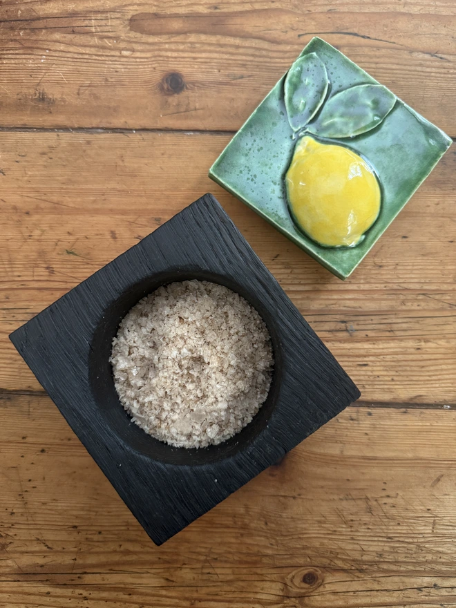 Black oak salt pot with lemon ceramic tile