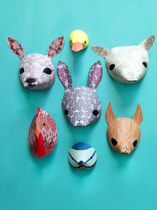 Spring animal wall decoration kit, on the wall