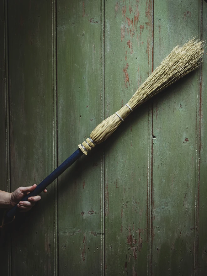 Cobweb broom - blue