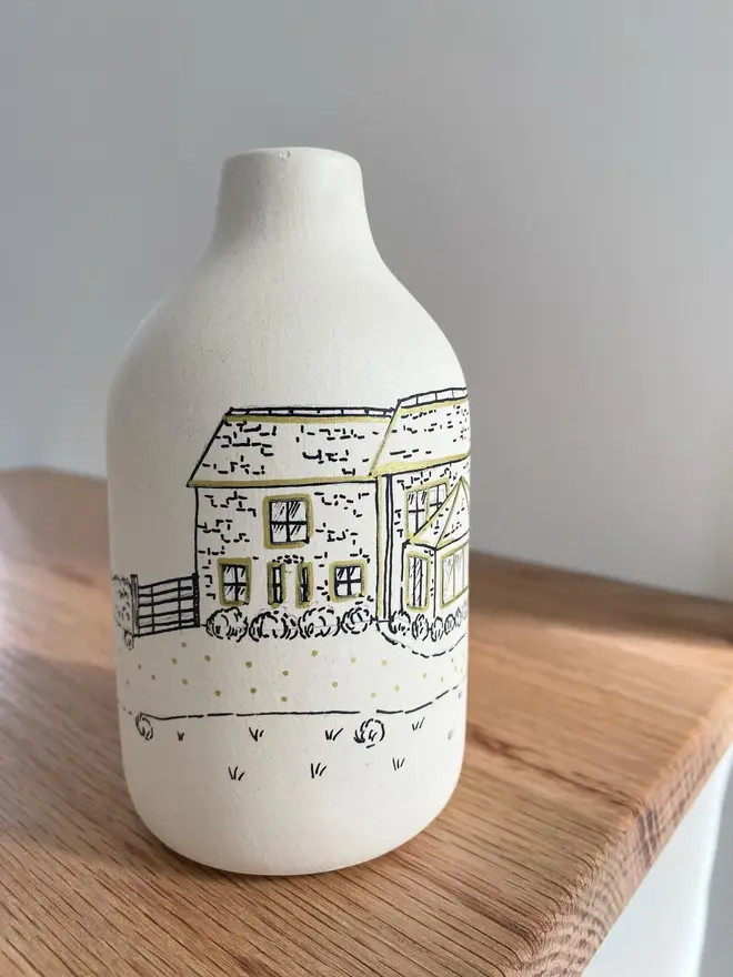 Close up image of a custom Wedding Venue Hand Drawn Vase with gold details