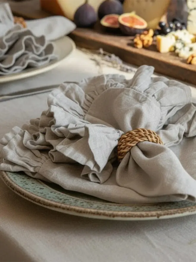 MISTRAL DRAPE RUFFLED LINEN NAPKINS: BRUME (NATURAL) - SET OF 4