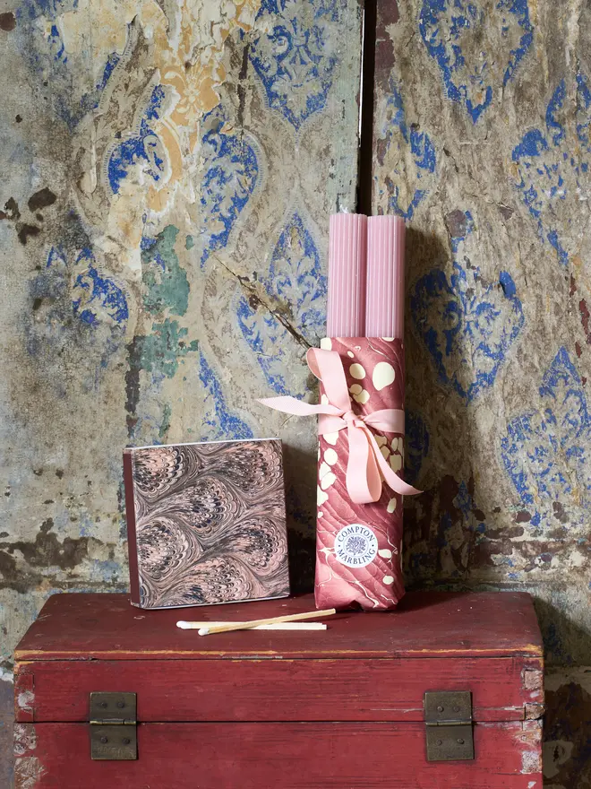Scalloped dusty pink Candles with square matches