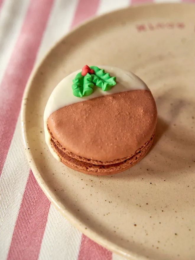 Christmas Pudding Macaron