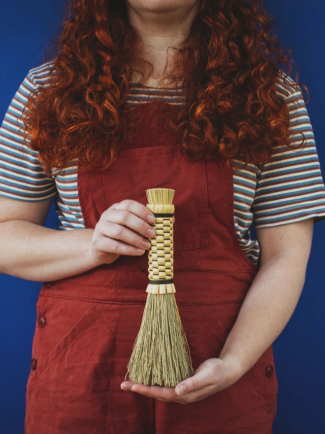Woven broomcorn brush