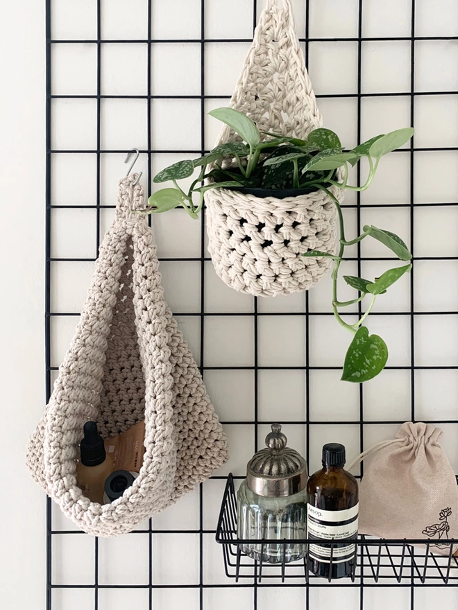 white indoor hanging wall planter plant basket handmade porch decor crochet boho eco friendly natural plant styling wall pot holder out door decor, indoor small white cotton hanging wall planter, white fabric wall mounted plant holder, handmade crochet plant basket, handmade sustainable crochet decor, rustic natural organic homeware accessories, hanging plant pot holder