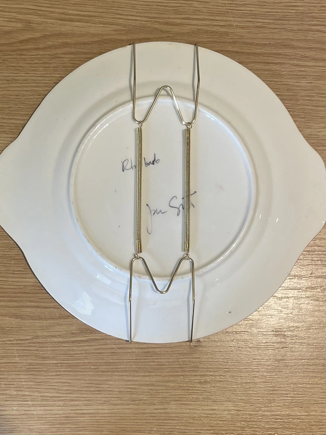 plate hanger