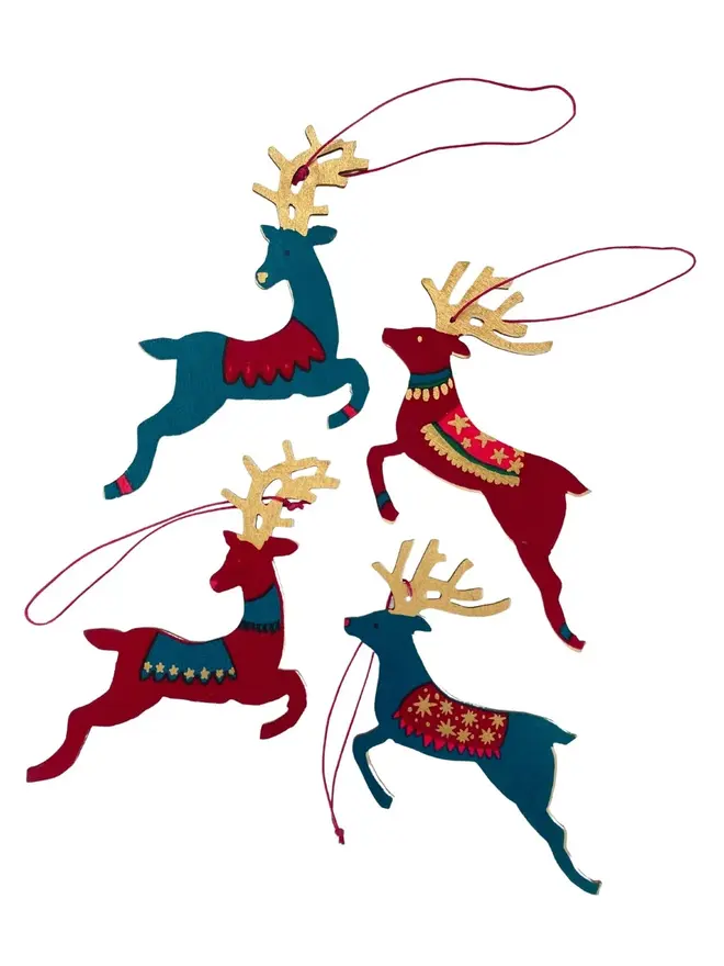 reindeer wooden ornaments set