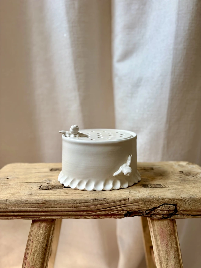 Ceramic flower brick with snails 