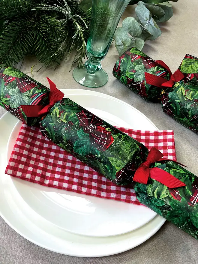 Christmas Wreath Luxury Christmas Crackers (Set Of 6)