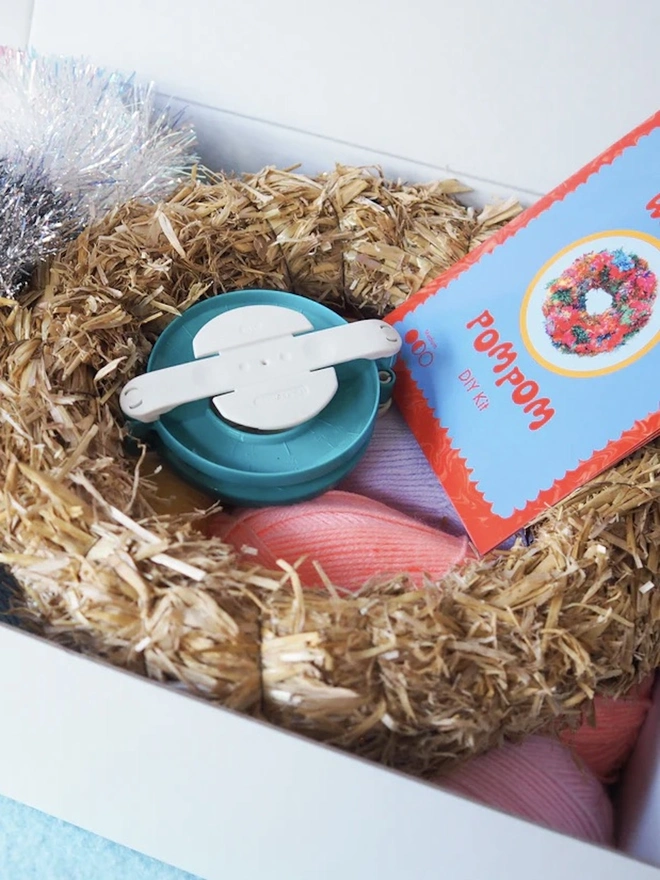 XL Tinsel Pom Pom Wreath Kit 