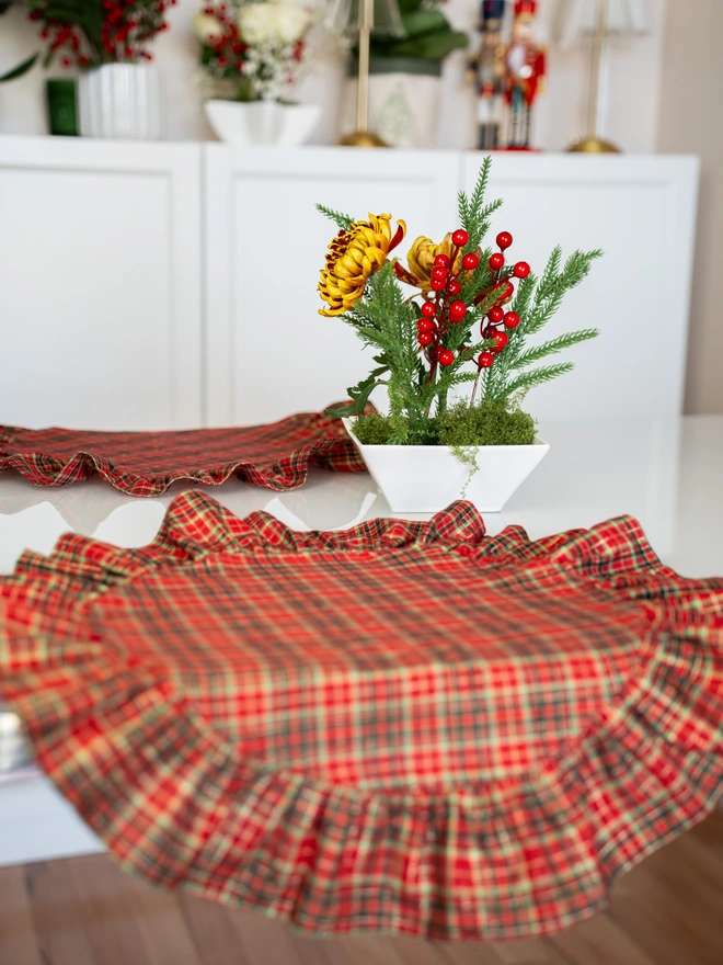 festive round table mat