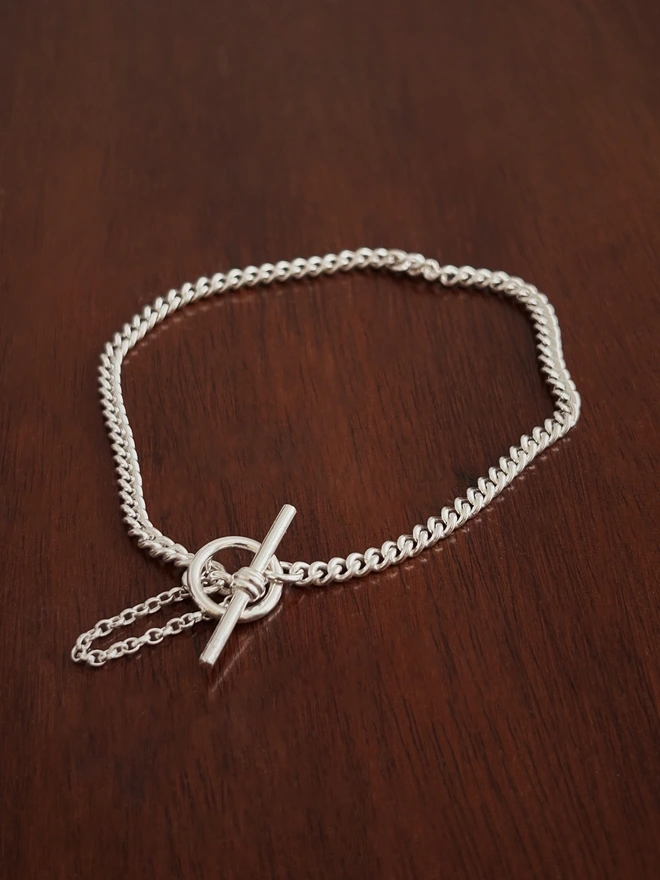 Fine curb t bar bracelet & safety chain