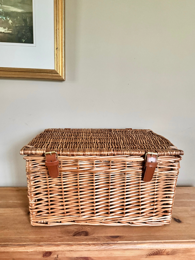 Personalised wicker hamper closed lid