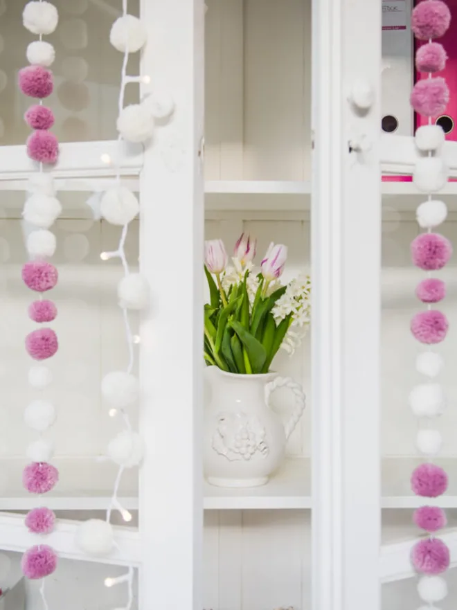 Dusty pink and white pom pom garland 