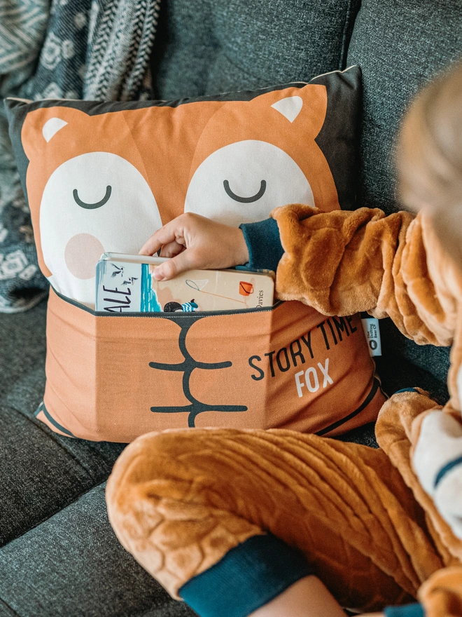 Hug and Fable Fox Pocket Story Cushion