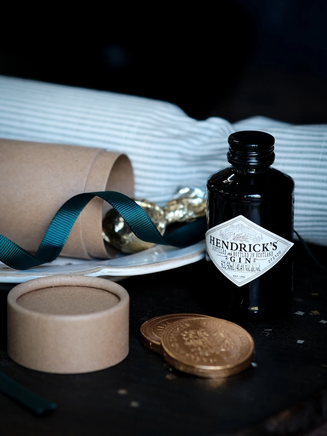 Reusable green pinstripe christmas cracker