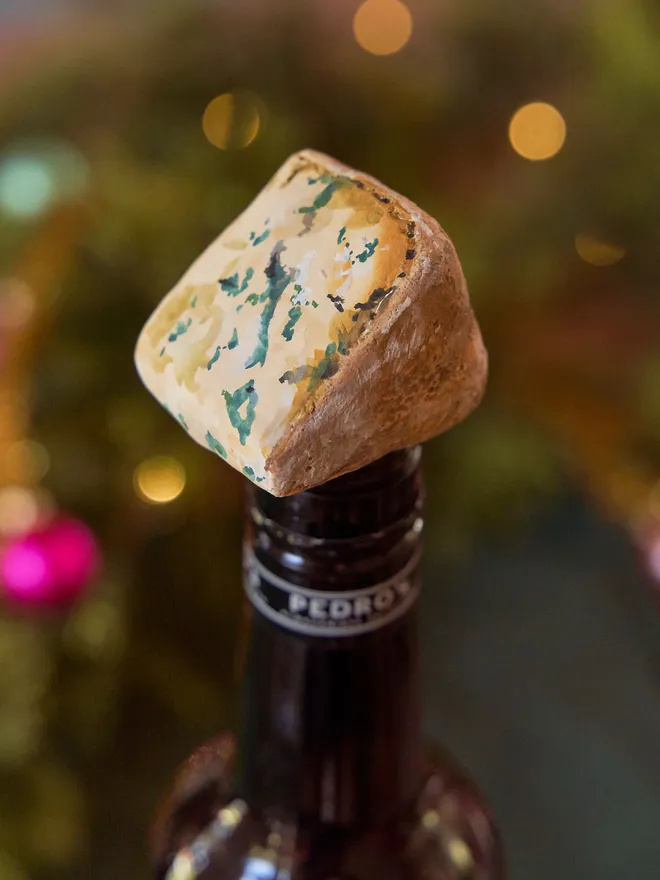 Cheese slice bottle stopper
