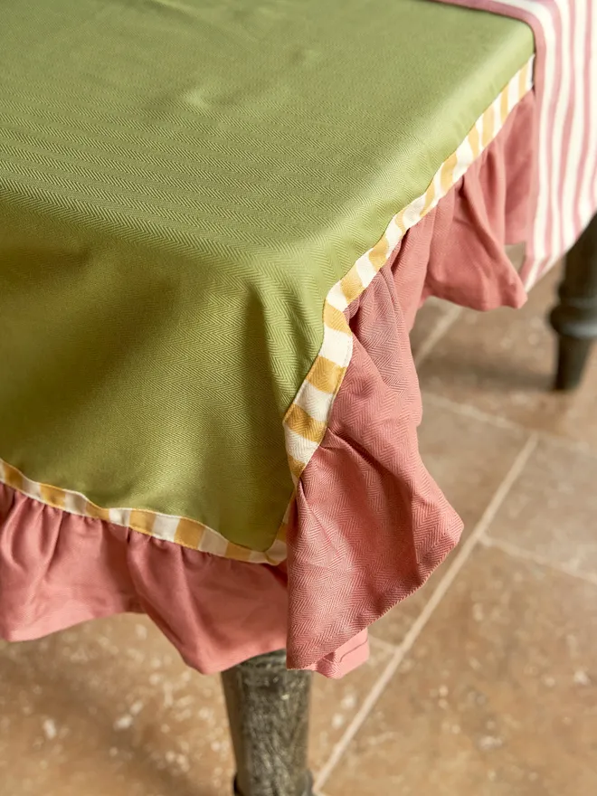 Ruffle tablecloth