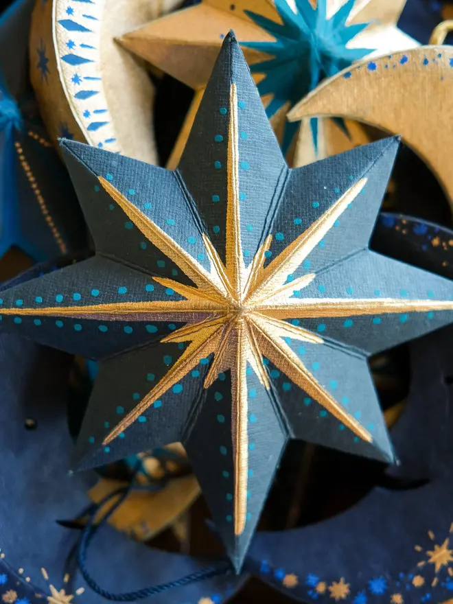 Twinkling Star Screen-Printed Board Decoration (Set Of 6)