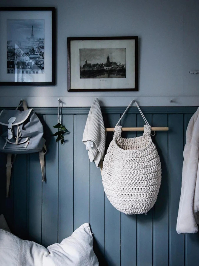 Zuri House. Large ivory hanging basket.
