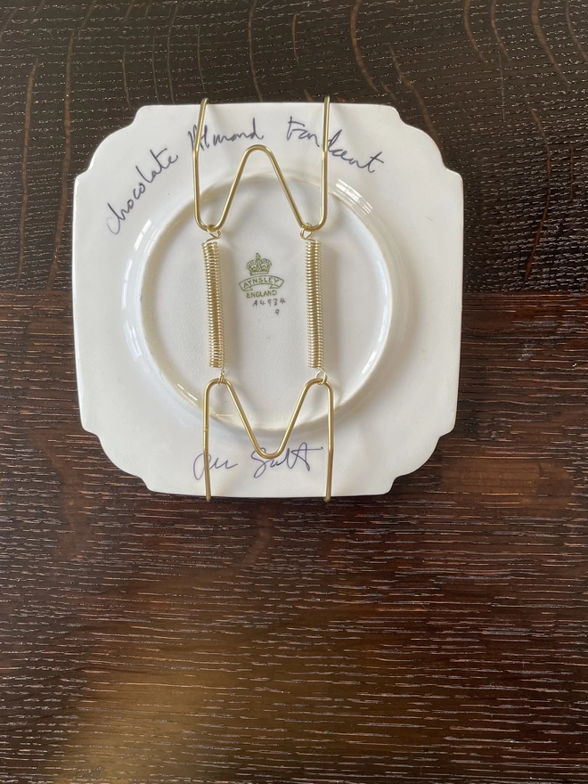 plate hanger on square plate