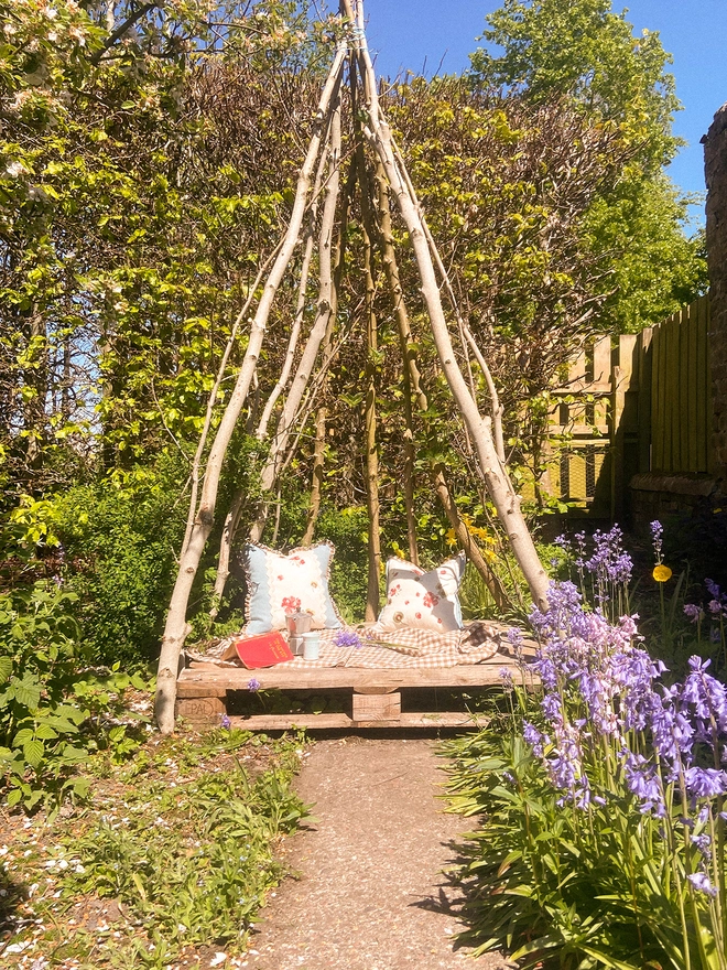 geranium cushion teepee