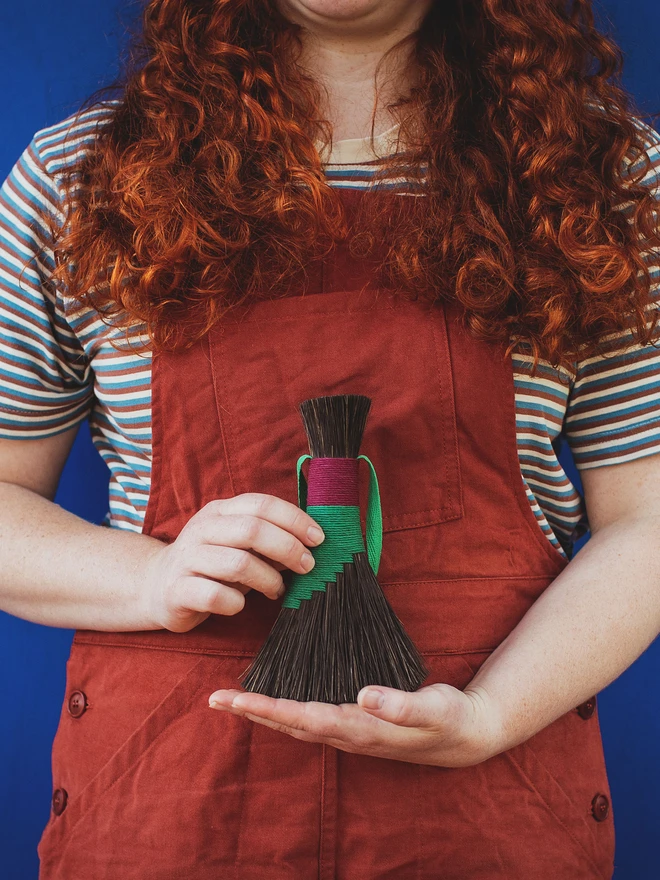 Handmade arenga brush - green / burgundy