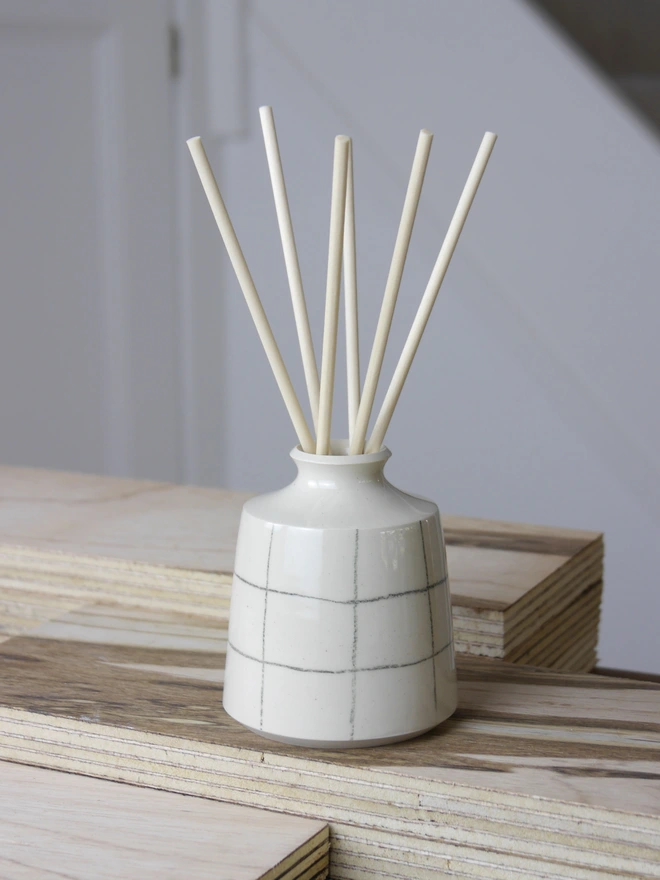 White Ceramic Reed Diffuser with gridline detail