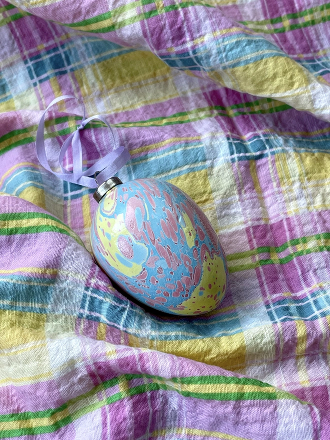 hand marbled easter egg decoration