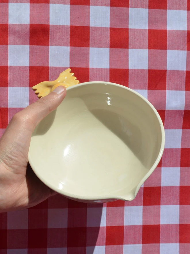 Farfalle pasta mixing bowl with spout