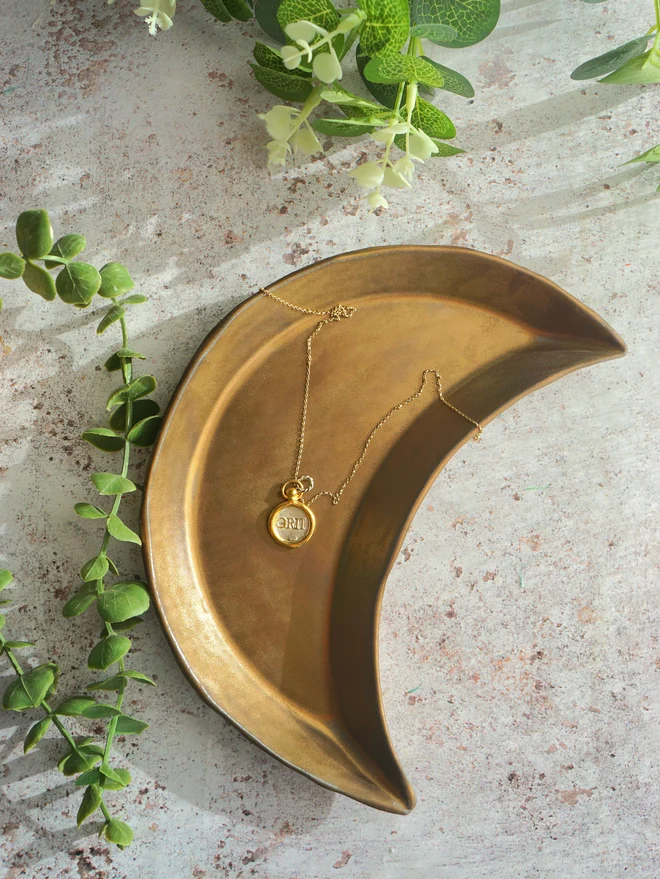CERAMIC MOON DISHES, CERAMIC JEWELLERY DISH, MOON DISH, MOON TRINKET DISH, CERAMIC TRINKET DISH, CERAMIc JEWELLERY DISH, jENNY Hopps Pottery, ceramic gifts for her, gifts for mum, gifts for sister, gifts for friend, gifts for girlfriend, gift for teens, gifts for teenagers, gift for home, homeware gift, gold dish