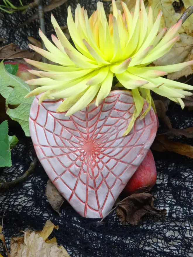 Halloween Heart Vase Red With Dahlia