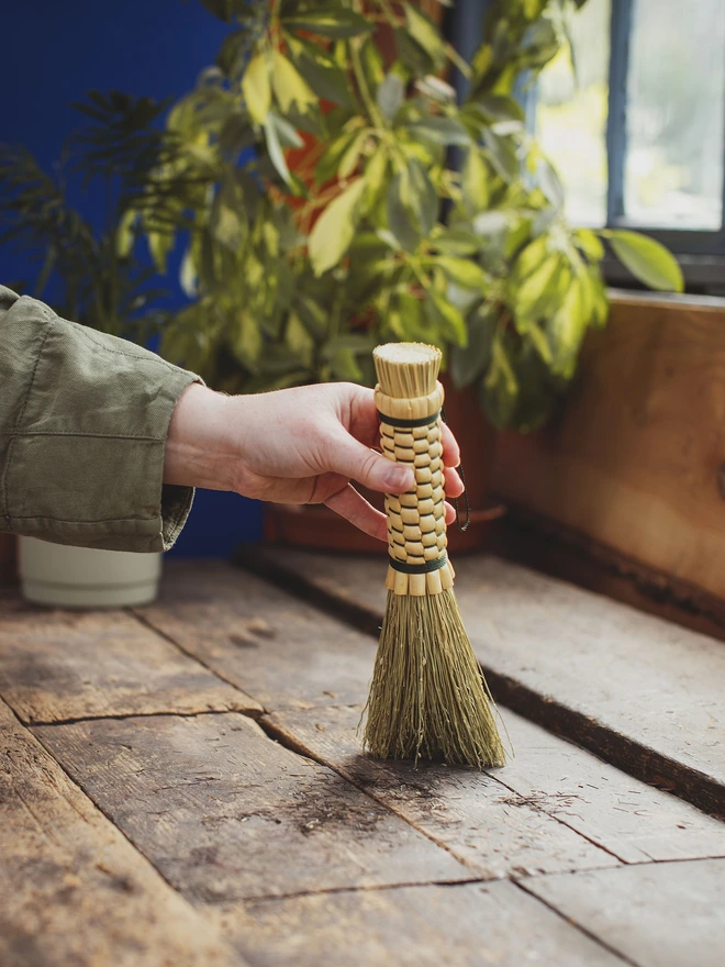Woven broomcorn brush