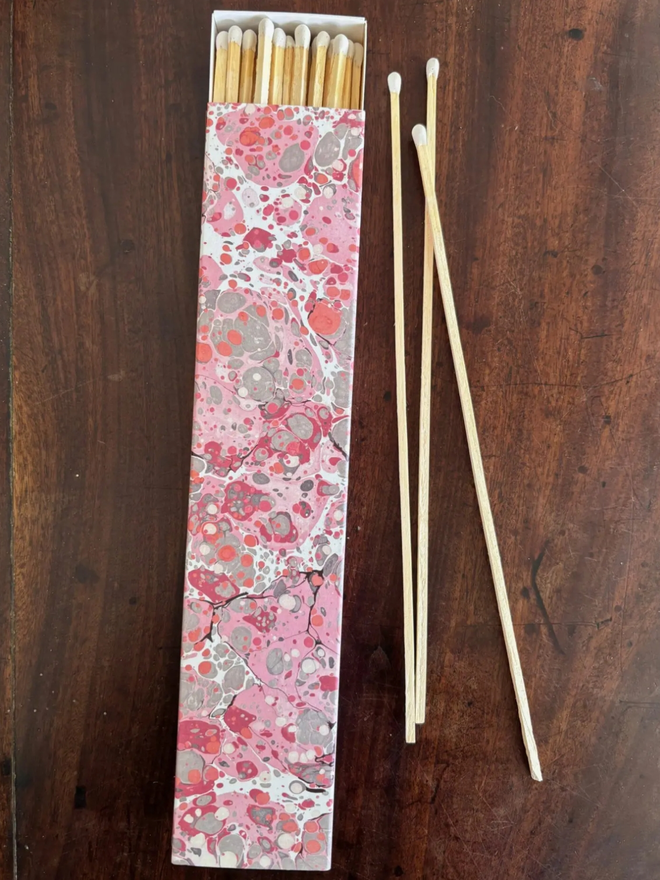 Long Matchbox. A matchbox in Pink.