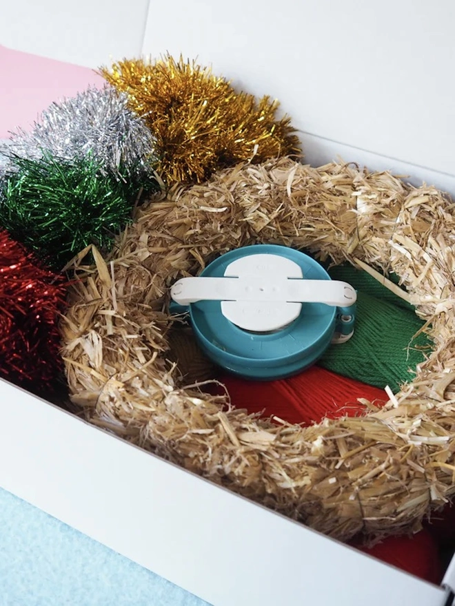 XL Tinsel Pom Pom Wreath Kit 