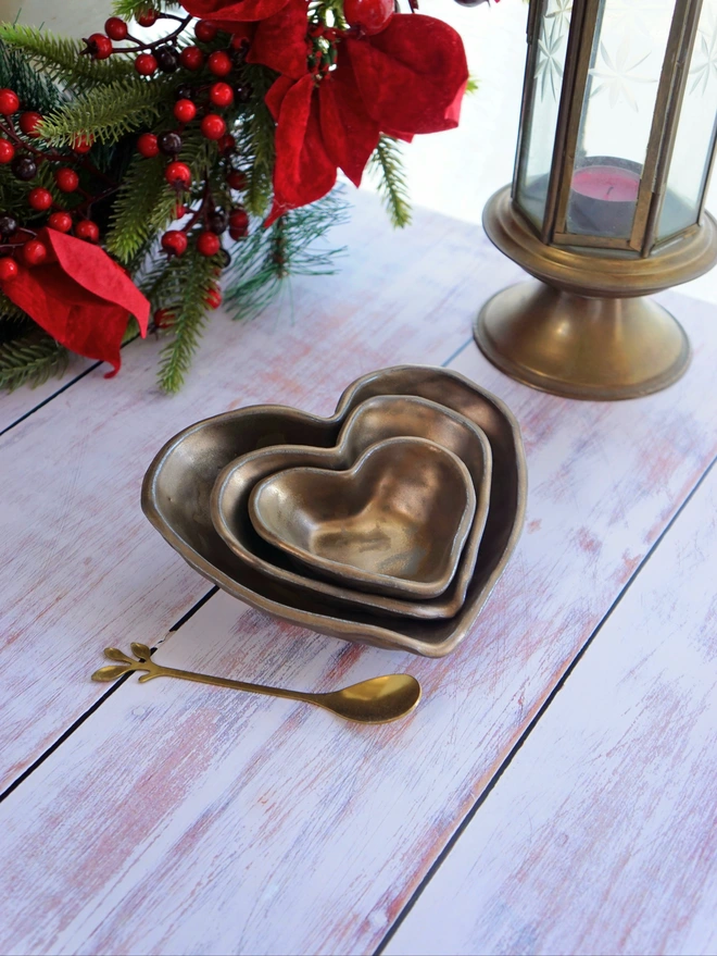 gold nesting heart bowls, heart bowls, nesting bowls, ceramic heart bowls, gold heart bowls, gold nesting bowls, christmas nesting bowls, christmas heart bowls, Jenny Hopps Pottery, metallic bowls
