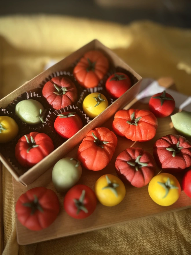 Marzipan tomaotoes