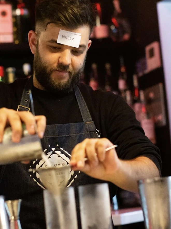 Lan Y Môr Cocktail Bottle, bartender pouring the spirit. 